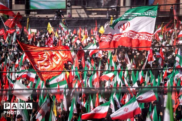 مصلی تهران در تسخیر موج همدلی؛ وداع باشکوه مردم با رهبر شهید