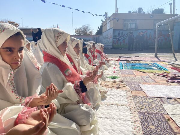 آسمان باخرز به امید رحمت؛ نماز باران با حضور دانش‌آموزان و مسئولان اقامه شد