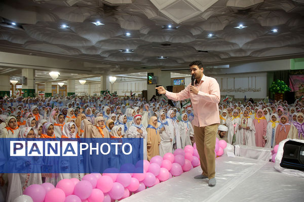 جشن تکلیف 2 هزار نفری دختران سراسر کشور در قم