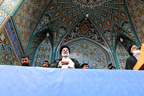 حضور پرشور نوجوانان قمی در آیین استقبال از رئیس جمهوری 