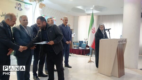 تجلیل از معلمان نمونه ناحیه ۵ تبریز با حضور رئیس کمیسیون آموزش مجلس