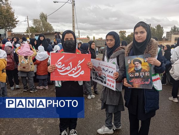 دانش‌آموزان شهر گرماب در راهپیمایی 13 آبان