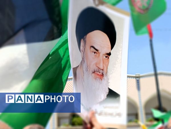 راهپیمایی جمعه خشم و نصر با حضور پرشور مشهد مقدس برگزار شد