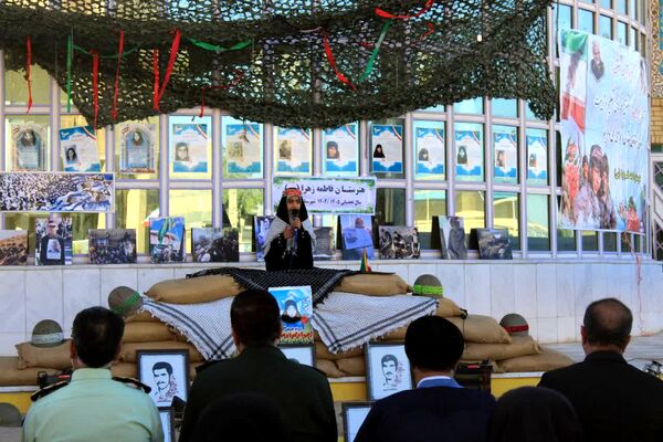 مراسم گرامیداشت هفته دفاع مقدس در هنرستان فاطمه‌الزهرا(س) گچساران