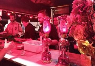 خدمت رسانی در مسیر عشق