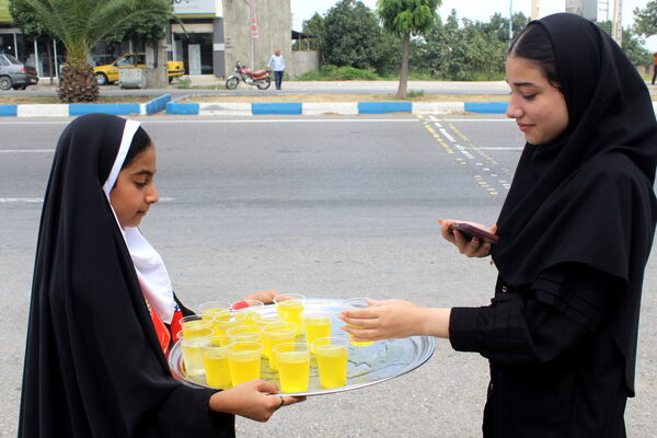میزبانی دانش‌آموزان گلوگاهی از مسافران و زائران رضوی 