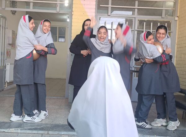 صبحگاه شاد مدارس دخترانه استان اصفهان در قالب طرح «نوجوان شاد ایرانی (نشا)»