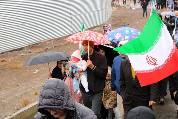 حضور حماسی مردم شهرستان پردیس در راهپیمایی روز قدس با وجود بارندگی