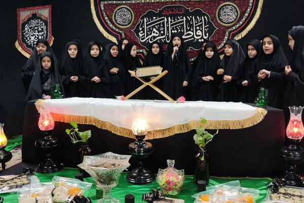 طنین نوای عشق و عزا؛ مراسم عزاداری دهه دوم فاطمیه در مدارس بهارستان‌دو