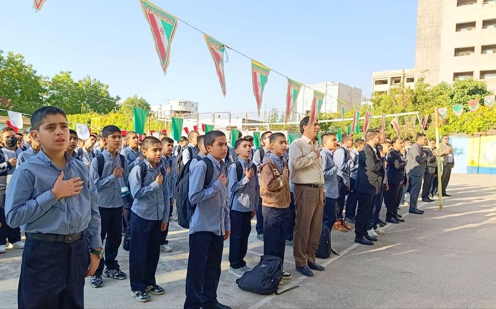 زنگ «ایثار، مقاومت و نماز» در دبیرستان شاهد یاسوج نواخته شد