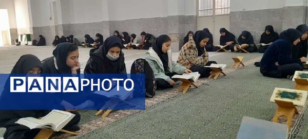 برگزاری جلسات انس با قرآن در دبیرستان دخترانه معلم 
