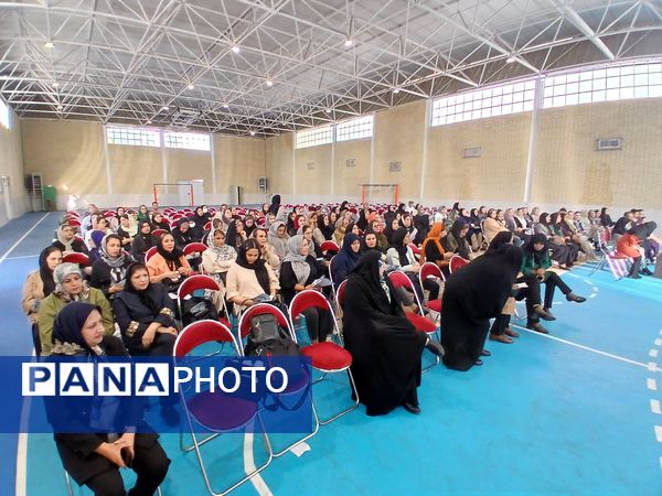 جلسه اولیا و مربیان در دبیرستان بهرام رزمی