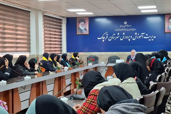 جلسه هم‌افزایی و توانمندسازی دانش‌آموزان جدیدالورود خبرگزاری پانا قرچک
