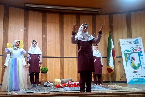 ایجاد انگیزه و خلاقیت در دانش‌آموزان با اجرای تئاتر درسی 