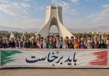 حضور  پرشور دانش آموزان در بیعت با امام سید مجتبی حسینی خامنه‌ای 
