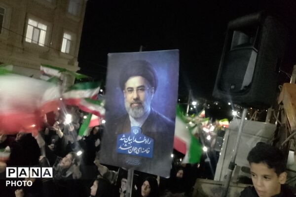 اجتماع شبانه مردم انقلابی پیشوا در حمایت از آرمان‌های انقلاب 