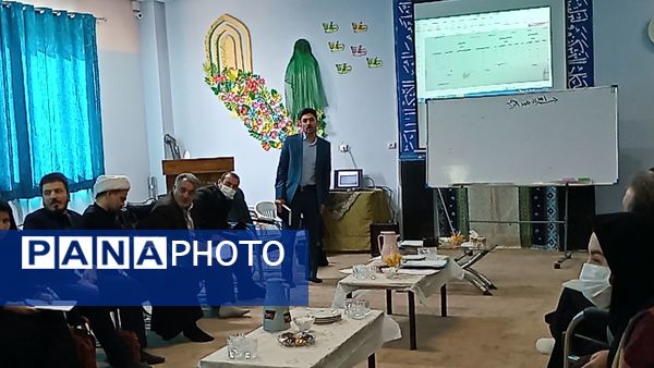 نشست توانمندسازی مدیران؛ گامی به‌سوی هدایت تحصیلی مؤثر در مدارس متوسطه دوره اول ناحیه ۷