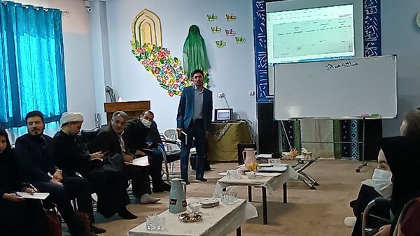 نشست توانمندسازی مدیران؛ گامی به‌سوی هدایت تحصیلی مؤثر در مدارس متوسطه دوره اول ناحیه ۷