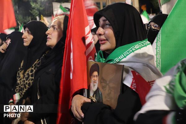 میدان ساعت تبریز میزبان اجتماع پرشور مردم آذربایجان شرقی در مراسم شام غریبان «آقای شهید ایران»
