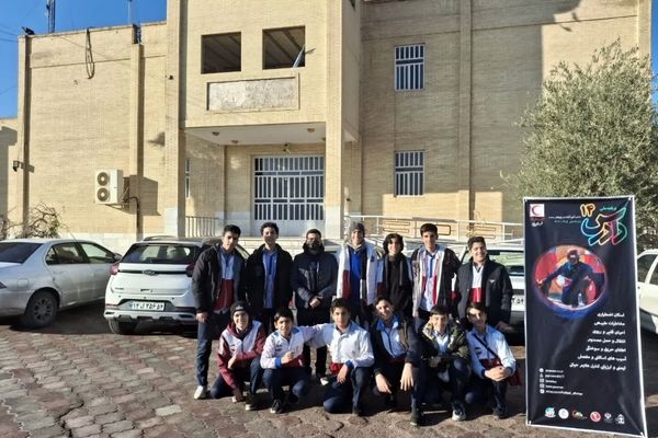 کسب رتبه اول ناحیه دو یزد توسط تیم دادرس مدرسه شهیدصدوقی