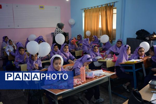 جشن میلاد حضرت زینب(س) با حضور مادران پرستار در دبستان علویان بهارستان‌دو