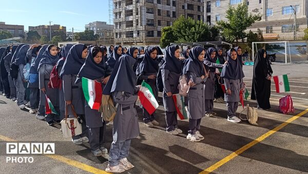 آغاز فصلی تازه در دبیرستان شاهد نیایش؛ جشن جوانه‌ها به استقبال هفتمی‌ها رفت