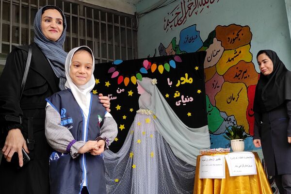 جشن روز مادر در دبستان فرزانگان رباط‌کریم