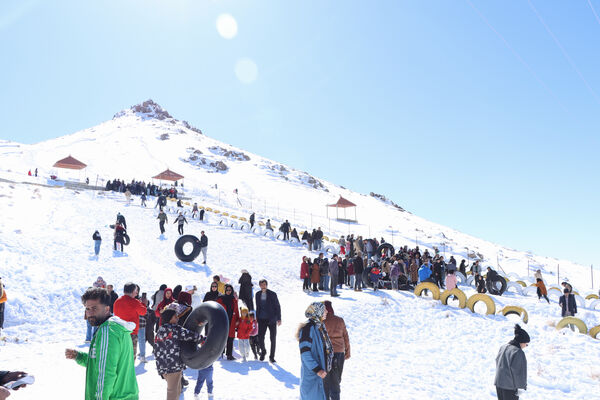 نشاط زمستانی در پیست «سخوید» یزد