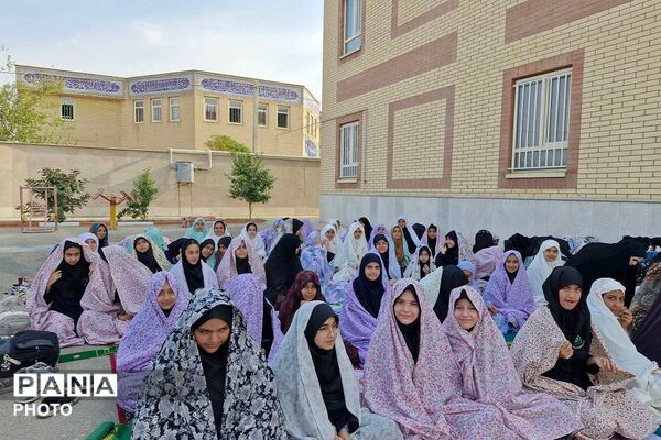 برپایی نماز استغاثه و باران در مدرسه منتصرین شاهد