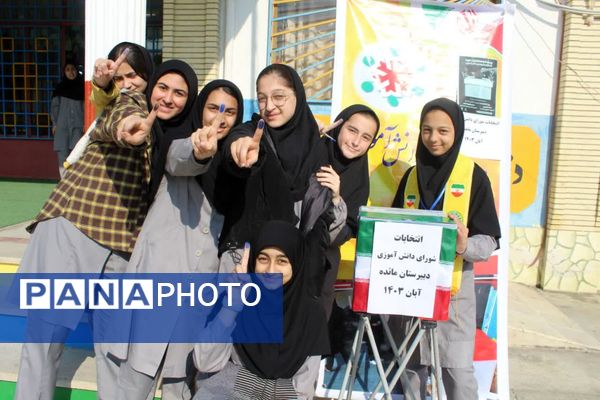 انتخابات شورای دانش‌آموزی در دبیرستان مائده گلوگاه