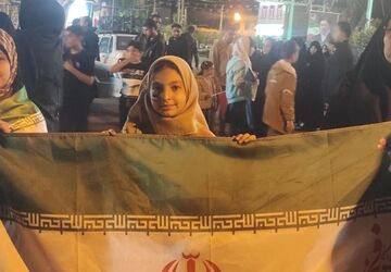 تجمع مردم پلدختر برای رهبر شهیدشان در چهل و یکمین اجتماعات شبانه 