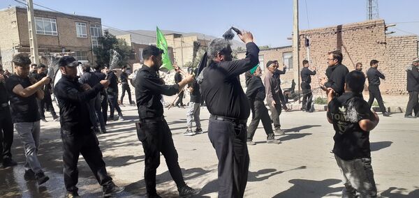 روستای سربالا در سوگ امام حسین(ع)؛ حضور پرشور جوانان در مراسم عزاداری حماسه‌ساز شد