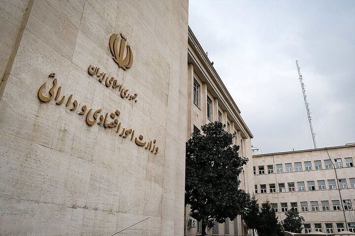 حفظ و افزایش ارزش پول ملی باید اولویت اصلی وزیر پیشنهادی اقتصاد باشد