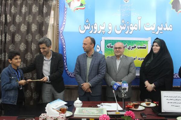 نشست خبری مدیر آموزش و پرورش گلوگاه به‌مناسبت هفته معلم 