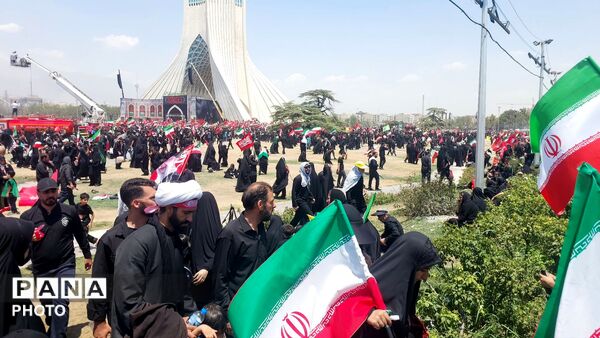 موج جمعیت در خیابان‌های تهران برای بدرقه رهبر شهید