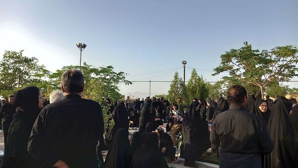 زیارت اهل قبور در غروب تاسوعای حسینی در روستای نقاب