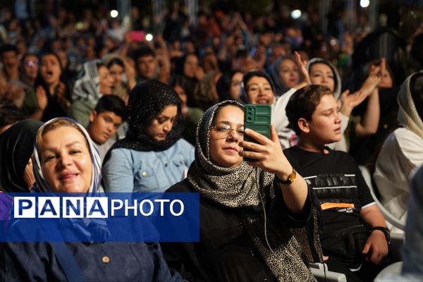 استقبال پرشور مردم از جشن امت ماه در اصفهان