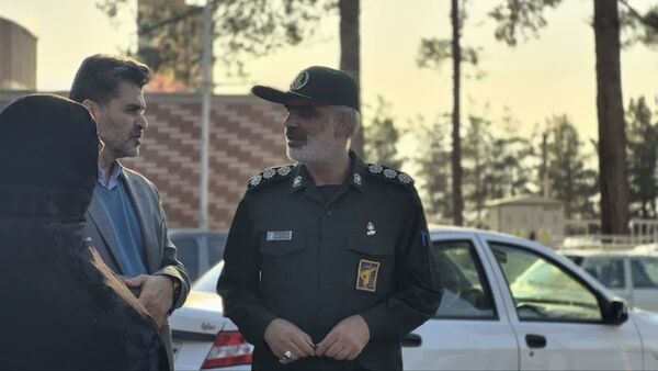 آیین مهمانی لاله‌ها و عطر افشانی گلزار شهدای کاشان