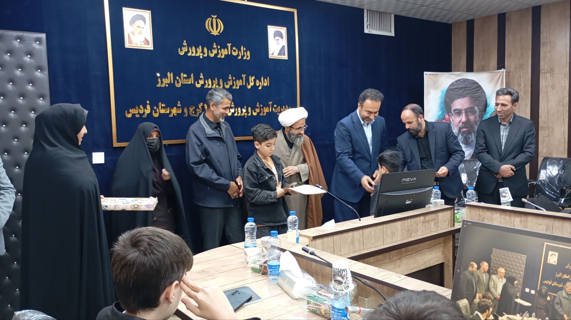 مراسم تجلیل از فرزندان دانش آموزان شهدای جنگ رمضان