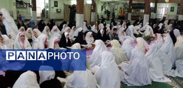 برگزاری محفل انس با قرآن با حضور قاریان برتر استانی در شهر اراک