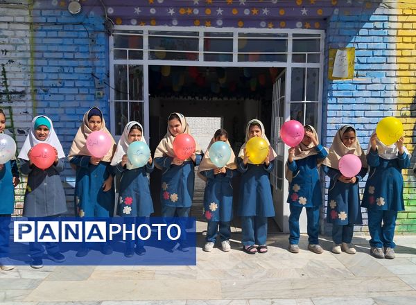 جشنواره غذای سالم در مدرسه سمیه کاشمر 