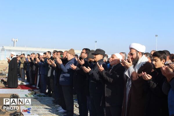 اقامه نماز عید سعید فطر در فاروج 