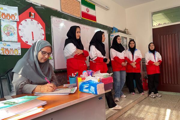 مانور تخلیه اضطراری و آمادگی برای لحظات بحرانی در مدرسه معراج بهارستان‌دو