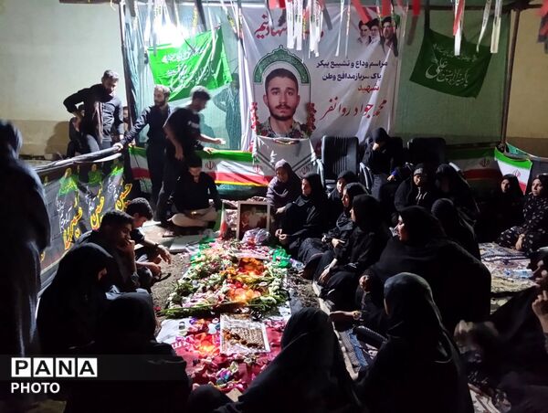 وداع باشکوه مردم با پیکر شهید «محمدجواد روانفر»