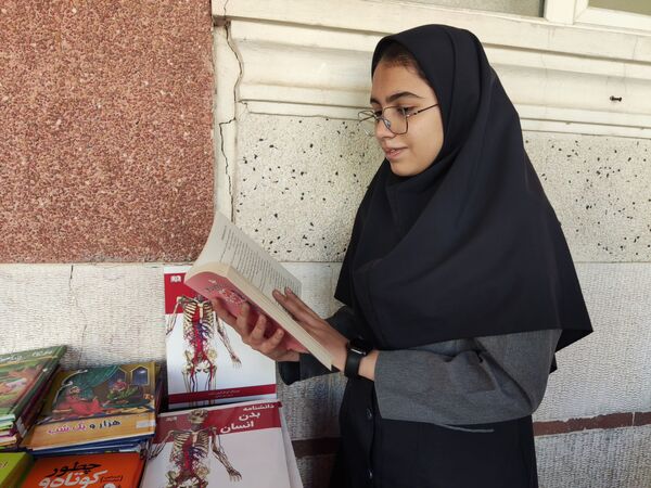  نمایشگاه کتاب در آموزشگاه شهدای معلم ۲