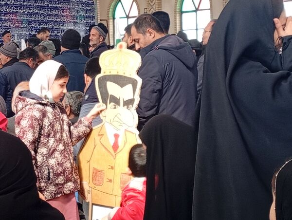 دهه نودی‌ها انقلاب را در دست گرفتند