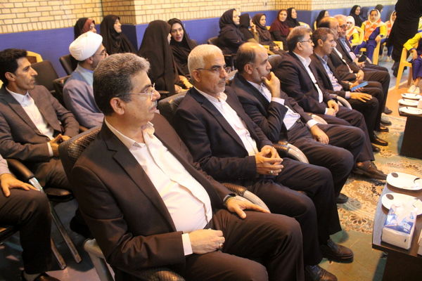 آیین سپاس معلم در دبستان دخترانه شهید باهنر بوشهر