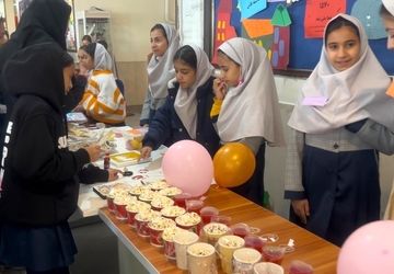 روز بدون کیف و خلاقیت دانش‌آموزان در دبستان حاج عباس صفرپور