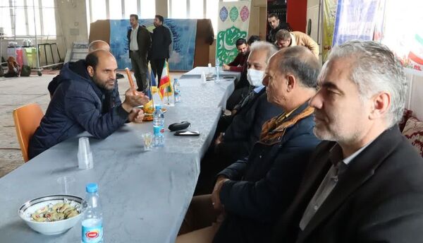 میزخدمت رایگان در مصلای محمدشهر برپا شد