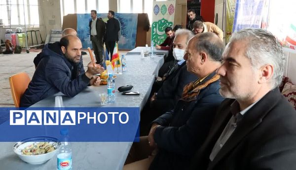 میزخدمت رایگان در مصلای محمدشهر برپا شد